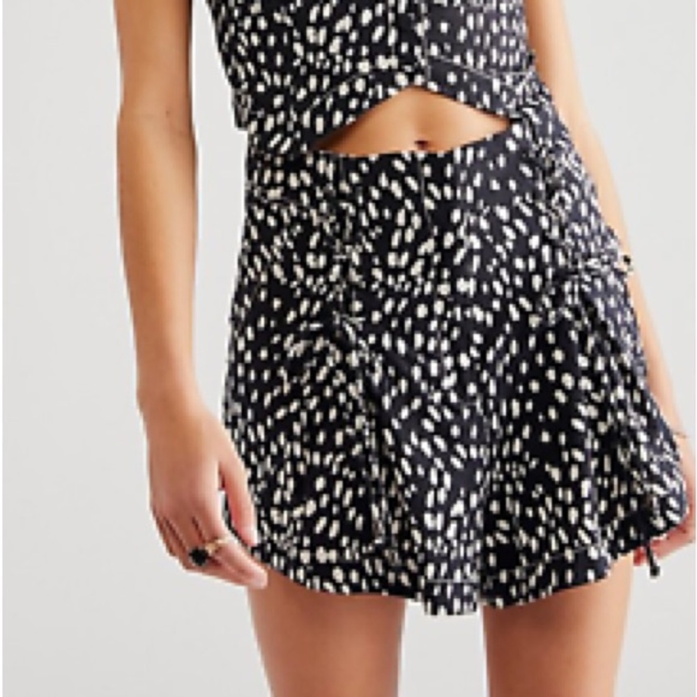 Free People Sz 2 Bennett Black Lace Up Printed Short